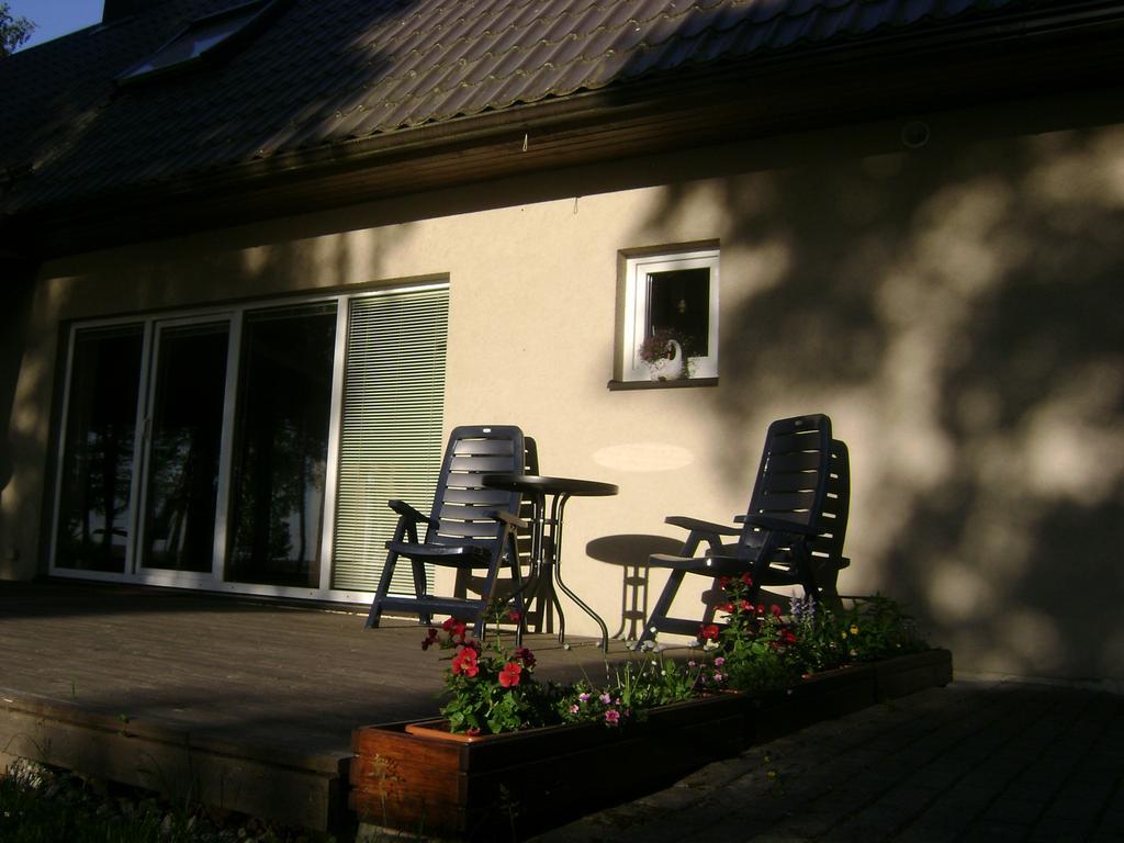 Mere Holiday House Salme Bagian luar foto